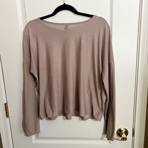 Beyond Yoga Soft Boxy Sun Blocking Featherweight Morning Light Pullover Tan Chai - Picture 5 of 8